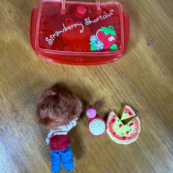Strawberry Shortcake Doll and Case - Picture 3 of 6